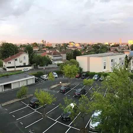 Escapade Bordeaux, Tram Et Supermarche Au Pied * Mérignac