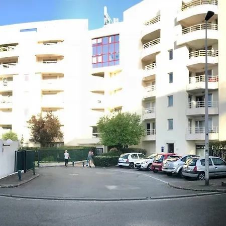 Escapade Bordeaux, Tram Et Supermarché Au Pied Mérignac