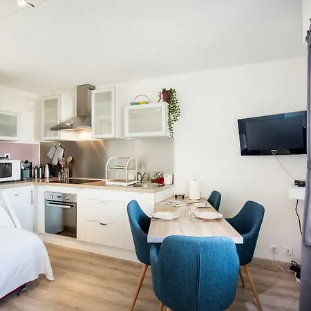 Escapade Bordeaux, Tram Et Supermarche Au Pied