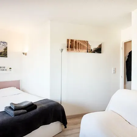 Escapade Bordeaux, Tram Et Supermarché Au Pied *