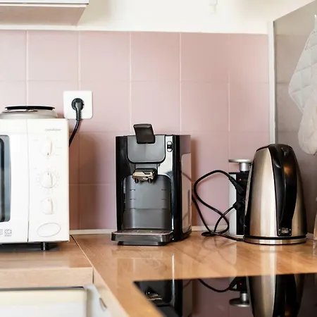 Escapade Bordeaux, Tram Et Supermarché Au Pied