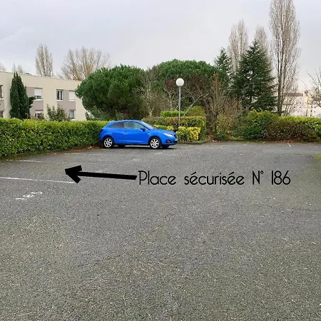 Escapade Bordeaux, Tram Et Supermarche Au Pied