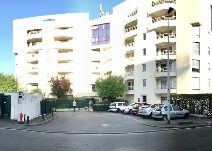 Escapade Bordeaux, Tram Et Supermarche Au Pied Mérignac