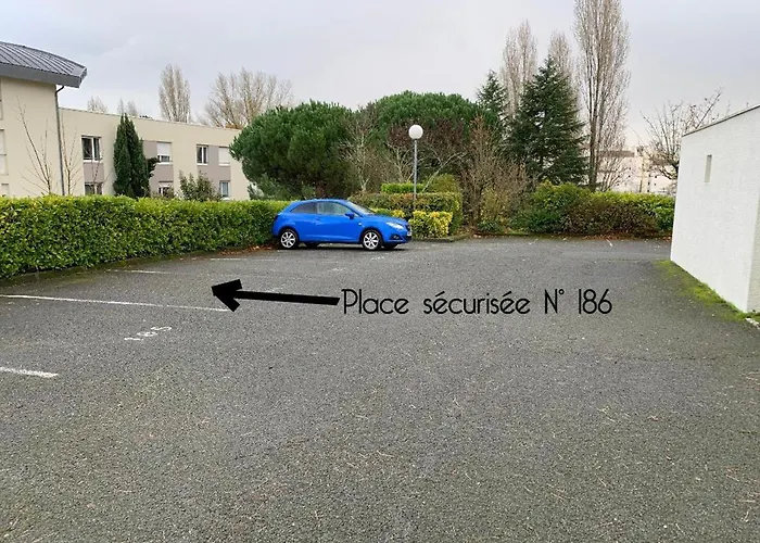 Escapade Bordeaux, Tram Et Supermarche Au Pied